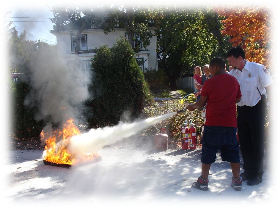 Firefighters train citizens to use fire extinguishers