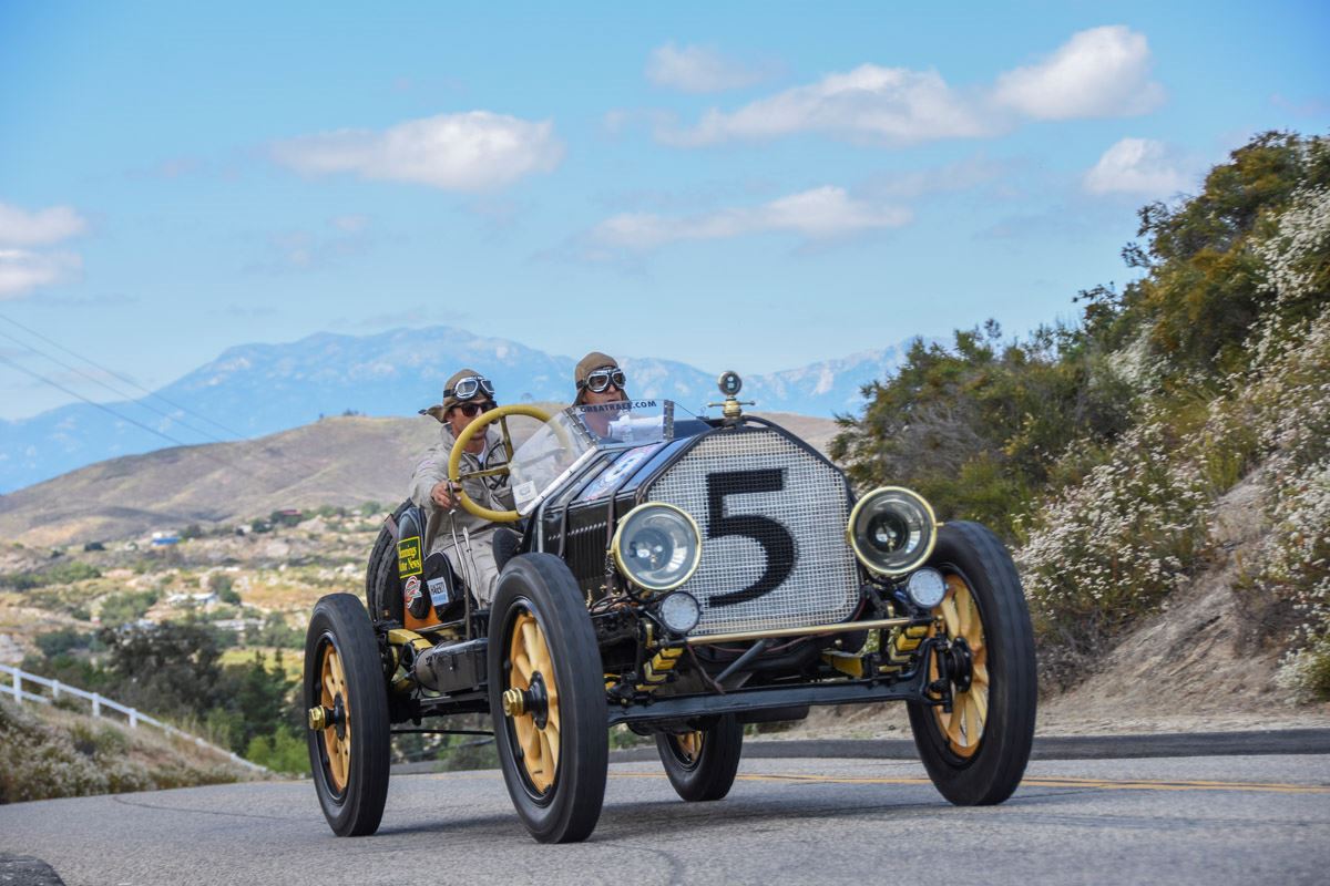 1909 Buick racer attacks the California hills